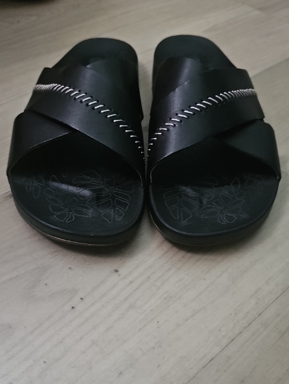 Olukai Women's Sandals Kipe'a 'Olu Slide Sz 9 Black Leather & soles cross strap - Picture 6 of 8